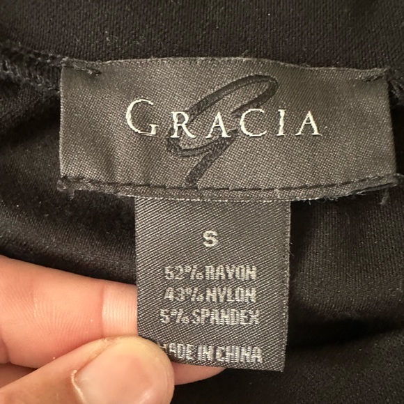 Gracia Embroidered Puff Sleeve Top Size Small - Picture 3 of 5